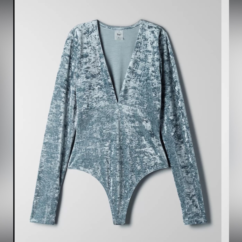 Aritzia TNA Crushed Velvet V Neck Bodysuit